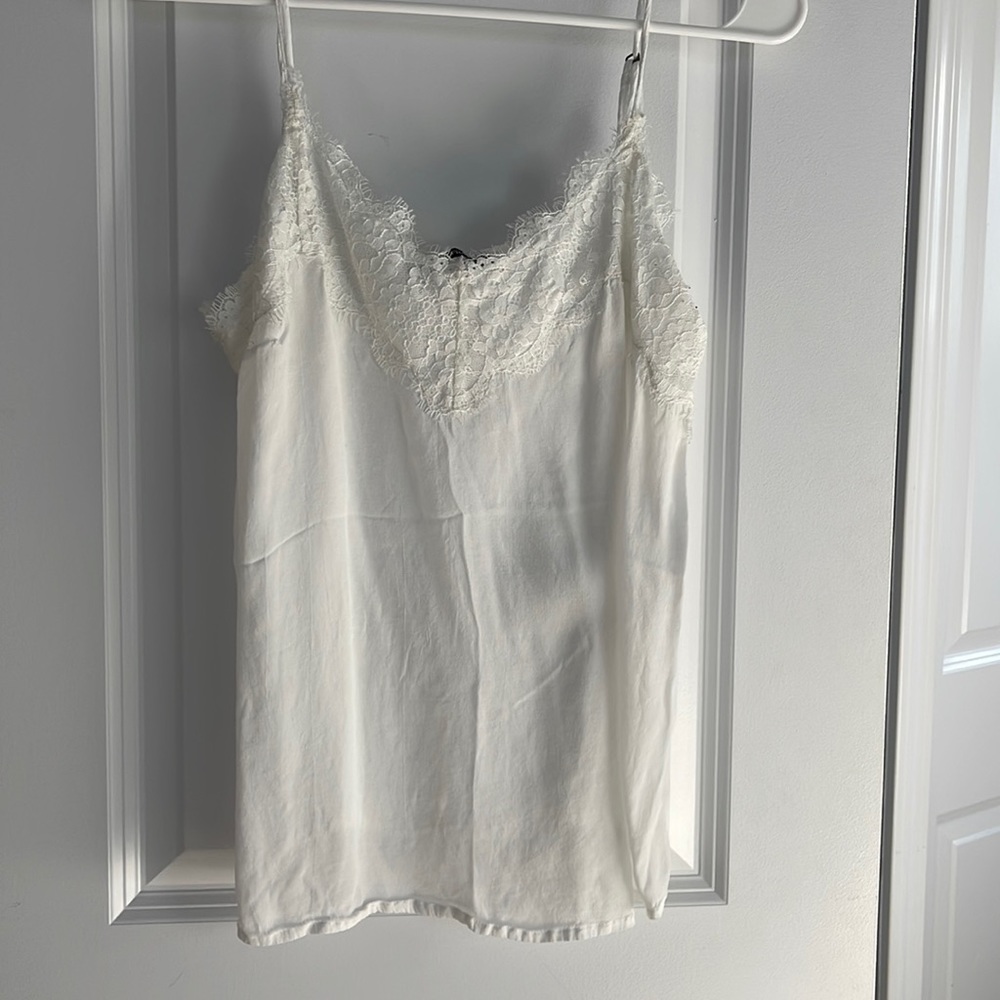 Abercrombie & Fitch - size medium - lace neckline detail